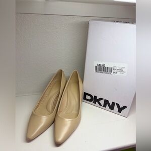 DKNY Women's Cream Pumps